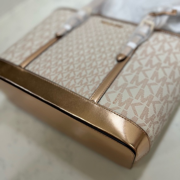 Michael Kors Cream and Gold Signature Tote - Picture 7 of 13